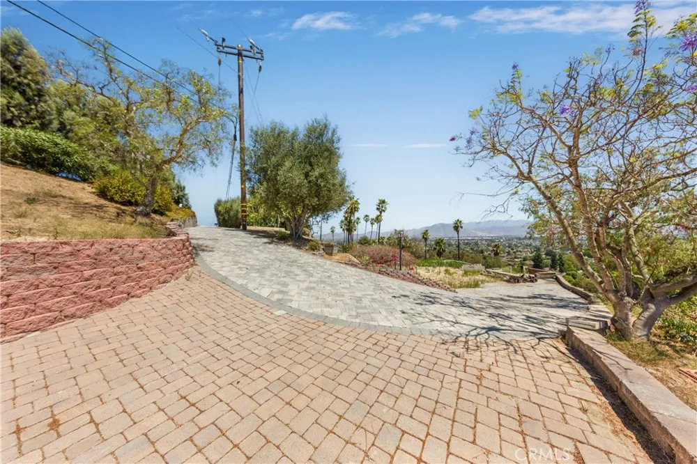 375 W Highland Camarillo, CA 93010