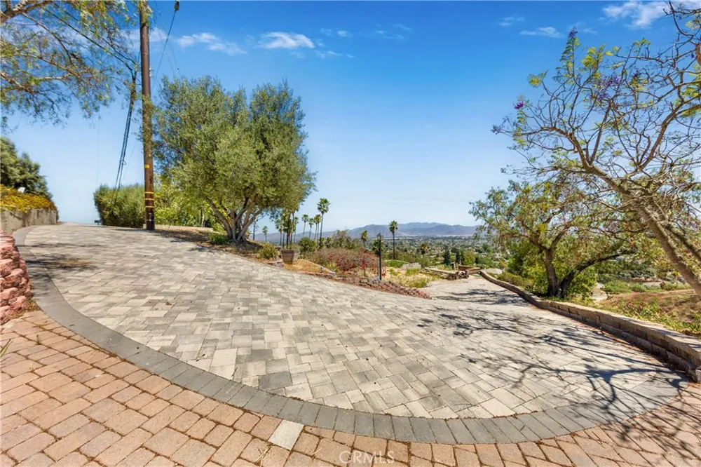375 W Highland Camarillo, CA 93010