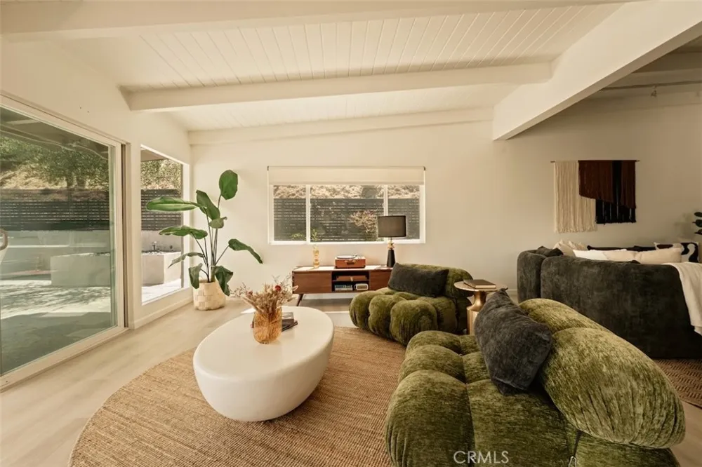 3534 Stonehill Sherman Oaks, CA 91423