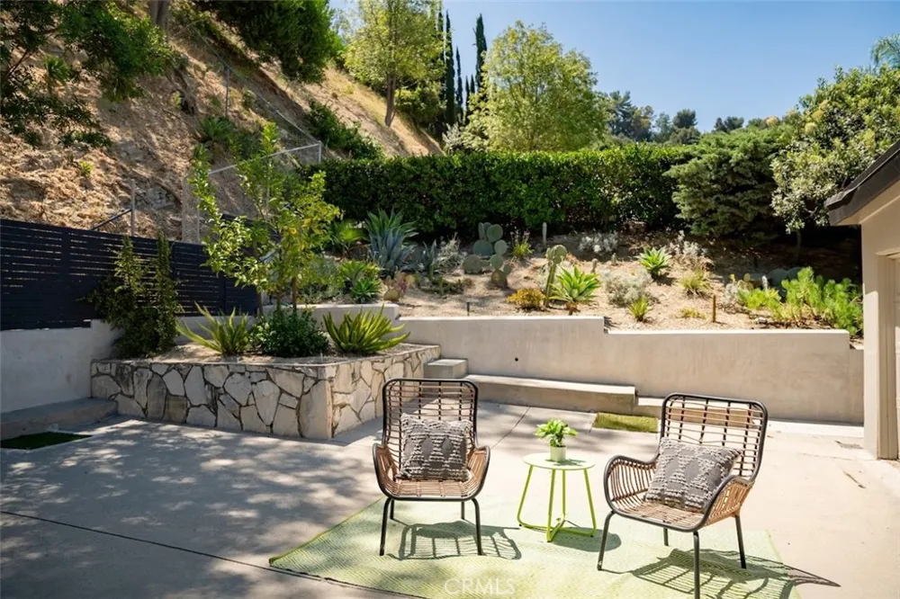 3534 Stonehill Sherman Oaks, CA 91423