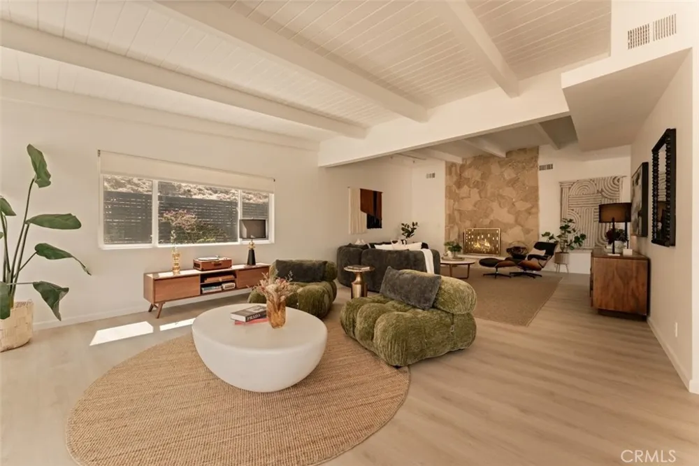 3534 Stonehill Sherman Oaks, CA 91423