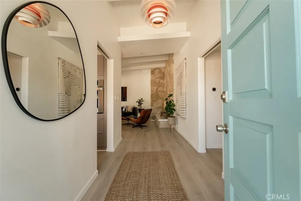 3534 Stonehill Sherman Oaks, CA 91423