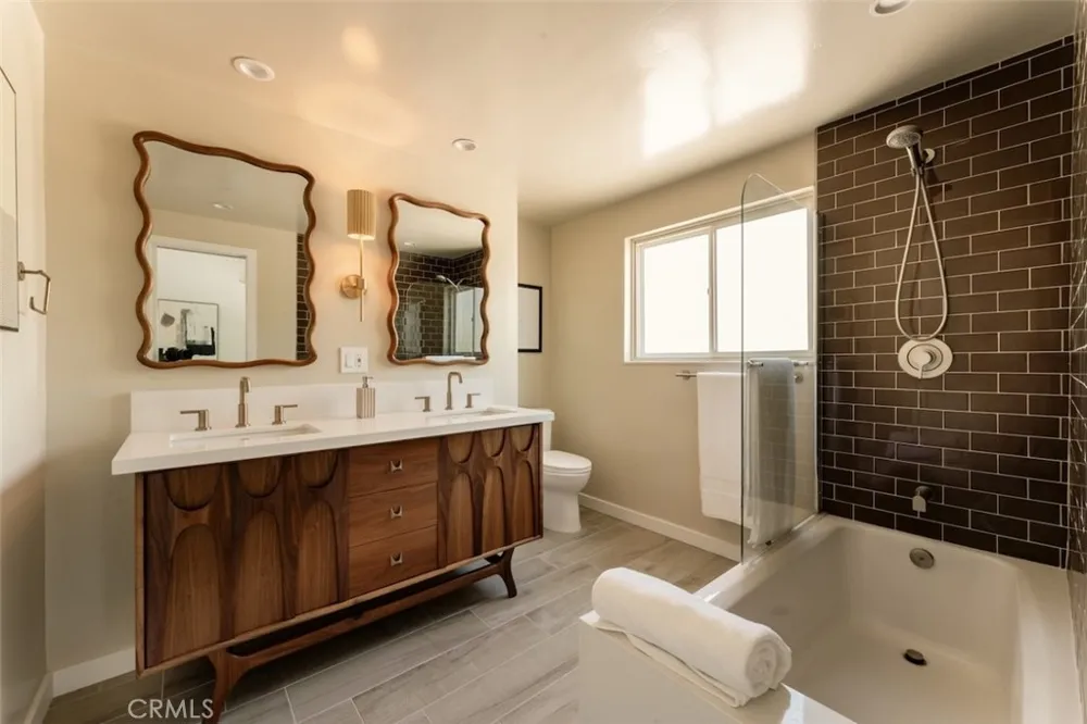 3534 Stonehill Sherman Oaks, CA 91423