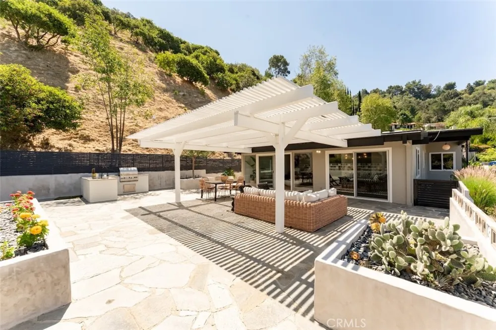 3534 Stonehill Sherman Oaks, CA 91423