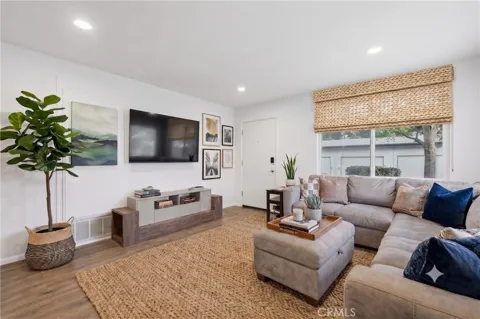 1346 E Hillcrest #40