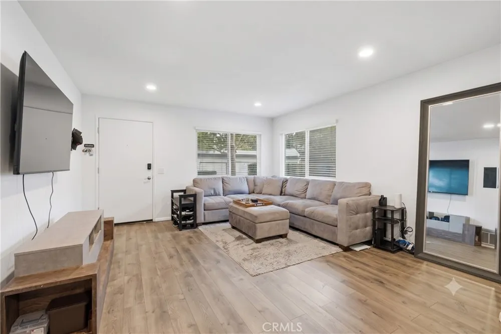 1346 E Hillcrest #40 Thousand Oaks, CA 91362
