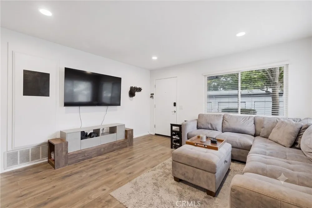 1346 E Hillcrest #40 Thousand Oaks, CA 91362