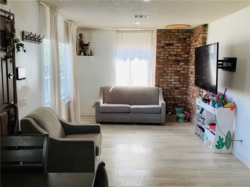 13329 Herron Street Sylmar, CA 91342