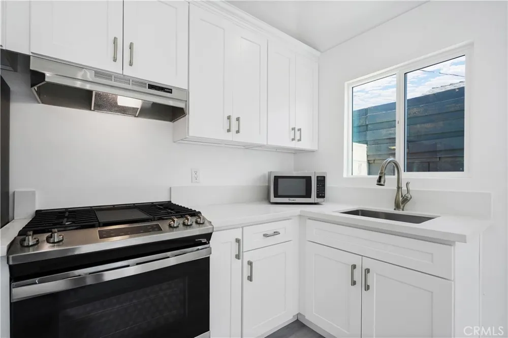 6539 Bobbyboyar Avenue West Hills, CA 91307