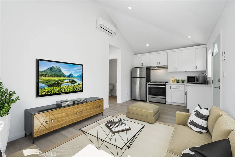 6539 Bobbyboyar Avenue West Hills, CA 91307