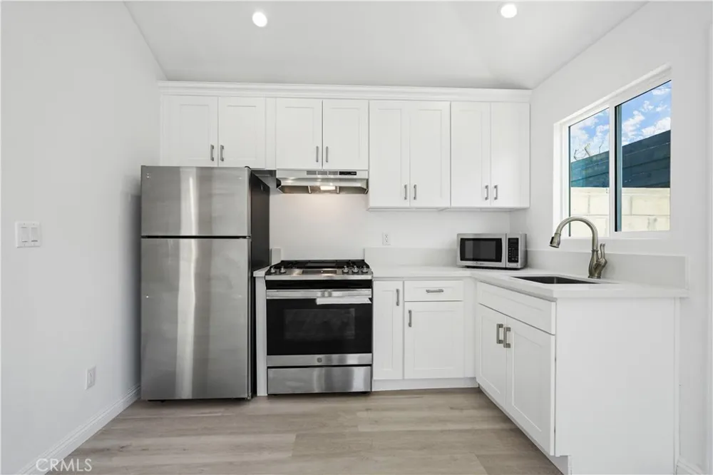 6539 Bobbyboyar Avenue West Hills, CA 91307