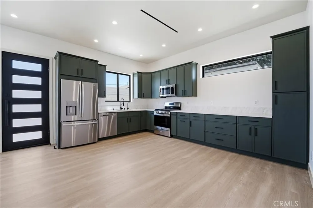 14902 Hubbard Sylmar, CA 91342