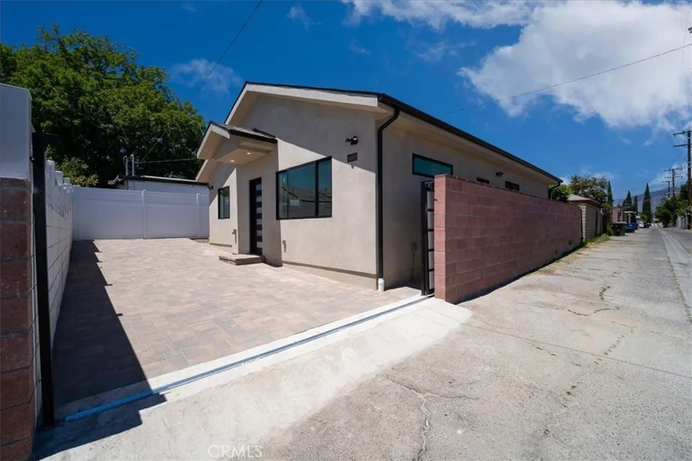 14902 Hubbard Sylmar, CA 91342