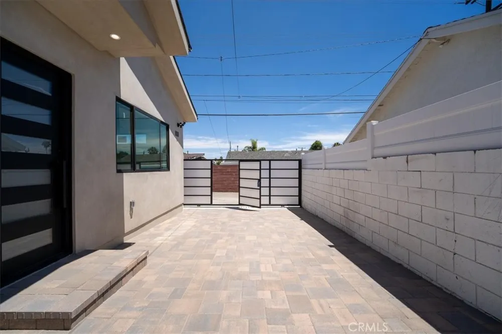 14902 Hubbard Sylmar, CA 91342