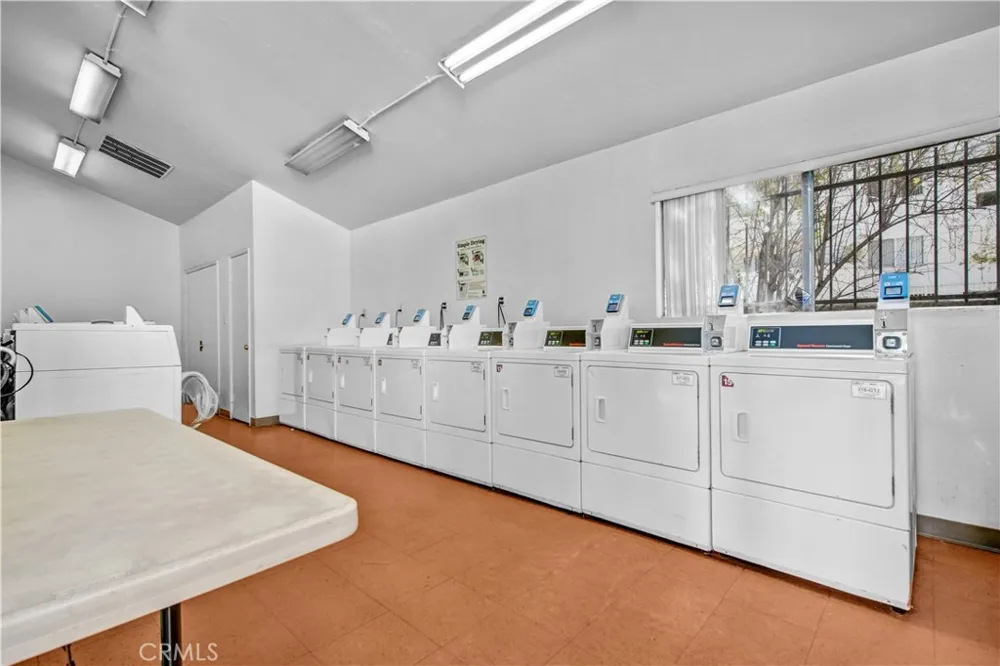 5700 Etiwanda Avenue #282 Tarzana, CA 91356