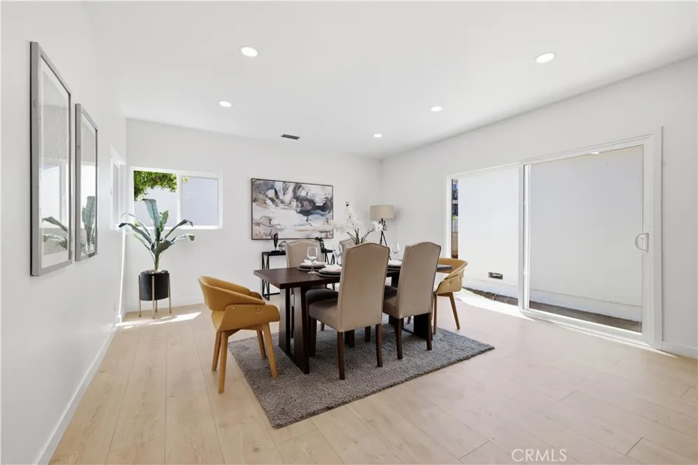 7446 Dempsey Avenue Lake Balboa, CA 91406