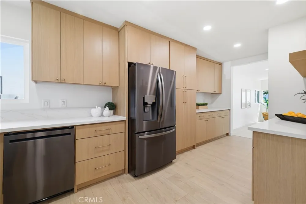 7446 Dempsey Avenue Lake Balboa, CA 91406