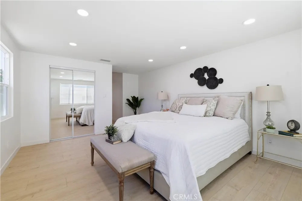 7446 Dempsey Avenue Lake Balboa, CA 91406