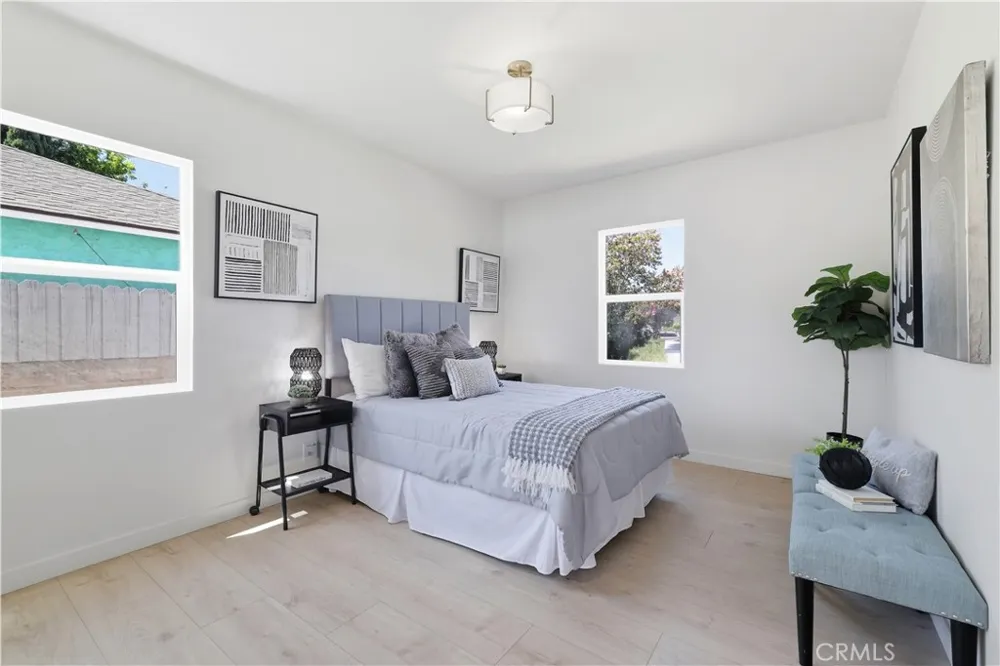 7446 Dempsey Avenue Lake Balboa, CA 91406