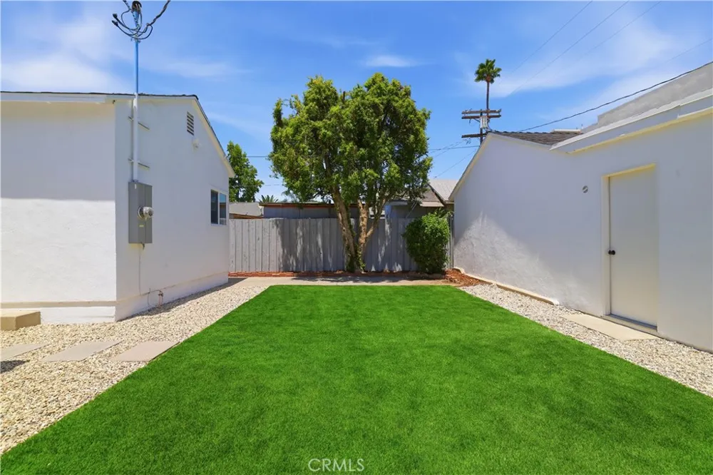 7446 Dempsey Avenue Lake Balboa, CA 91406