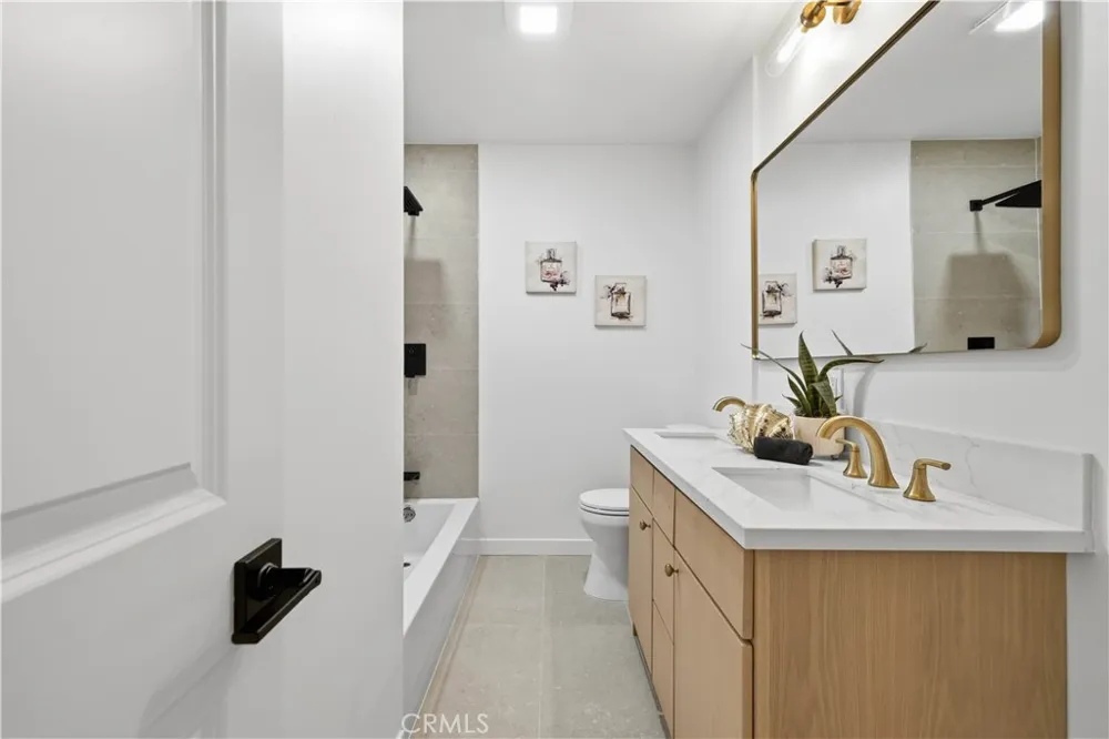 7446 Dempsey Avenue Lake Balboa, CA 91406