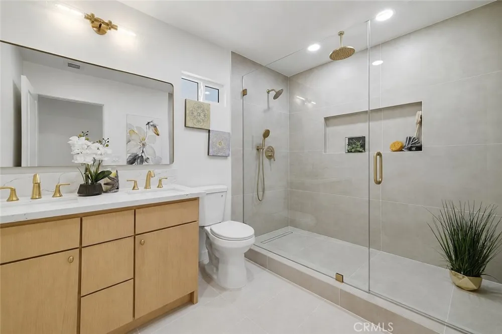 7446 Dempsey Avenue Lake Balboa, CA 91406
