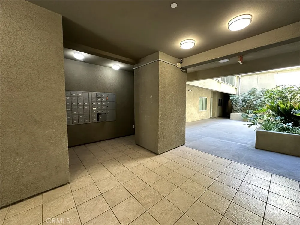 7551 Jordan Avenue #104 Canoga Park, CA 91303