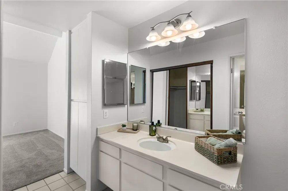 26127 Mcbean Parkway #35 Valencia, CA 91355