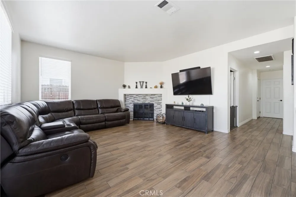 42524 Cinnabar Court Quartz Hill, CA 93536