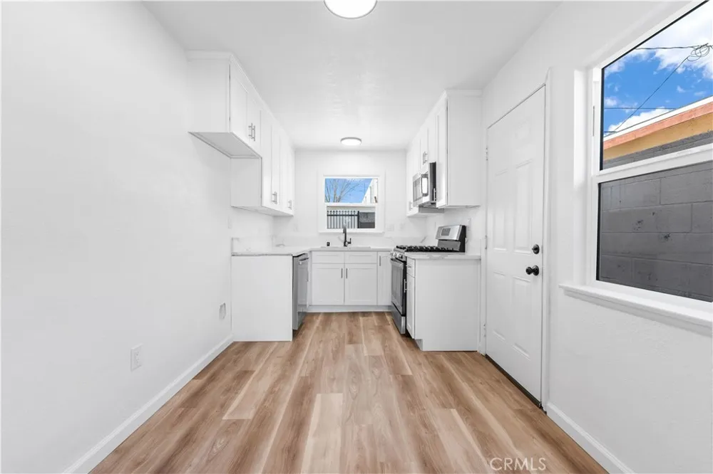 44945 Trevor Avenue Lancaster, CA 93534