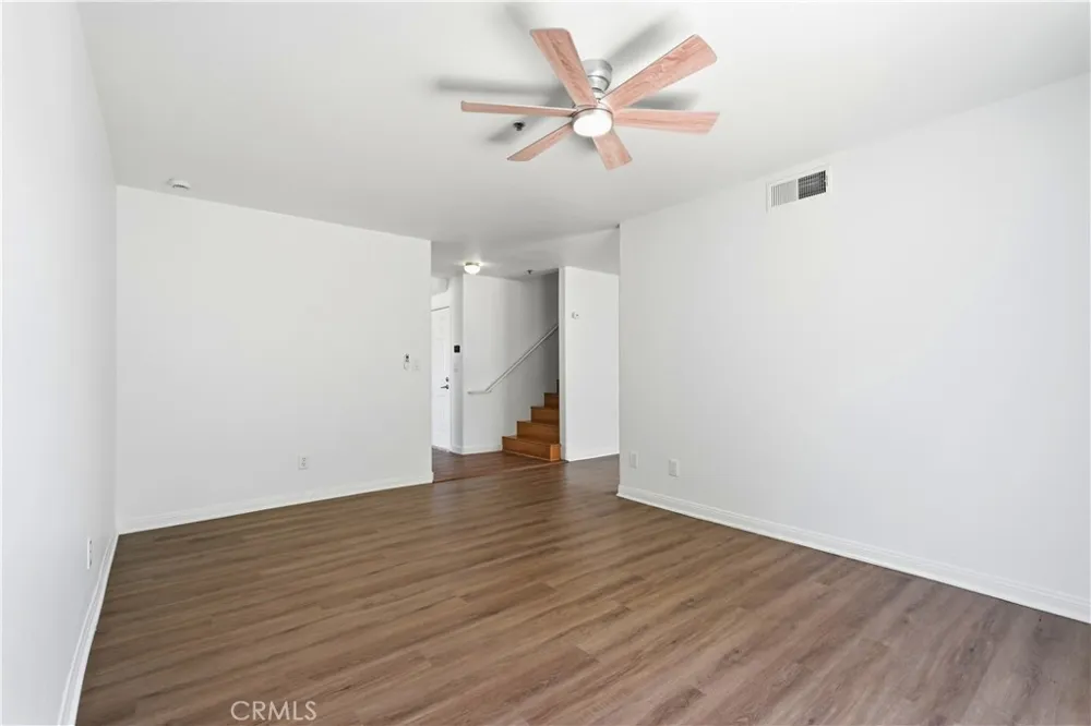 9245 Woodman #11 Arleta, CA 91331