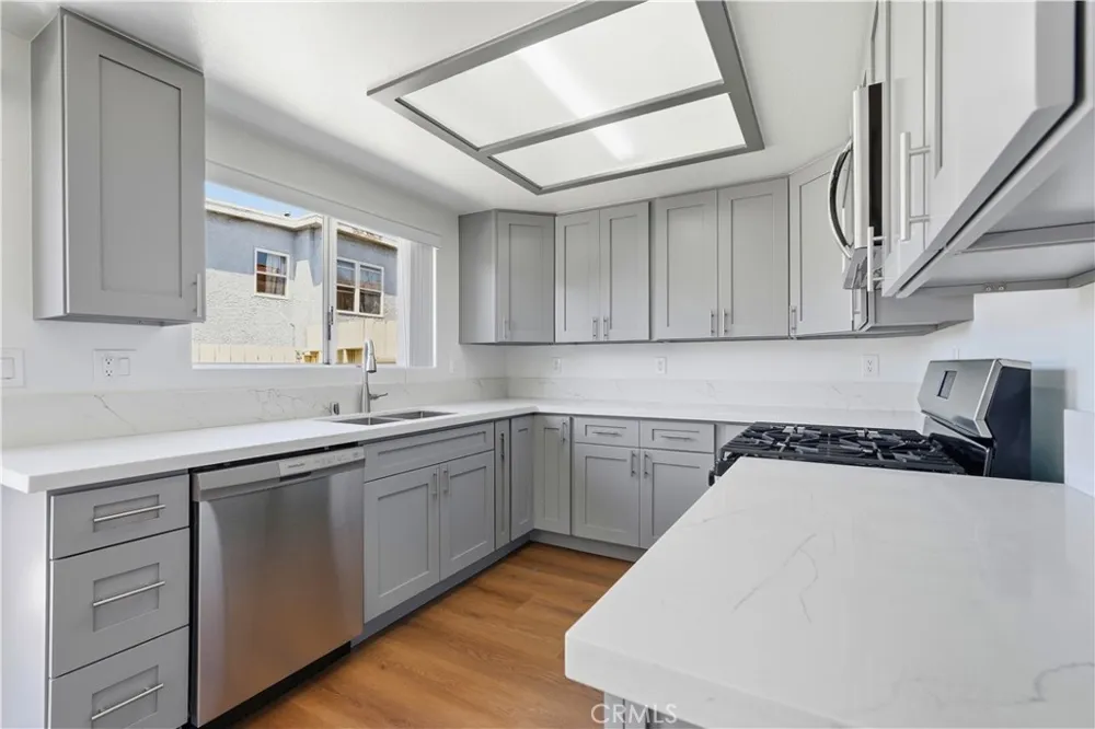 9245 Woodman #11 Arleta, CA 91331