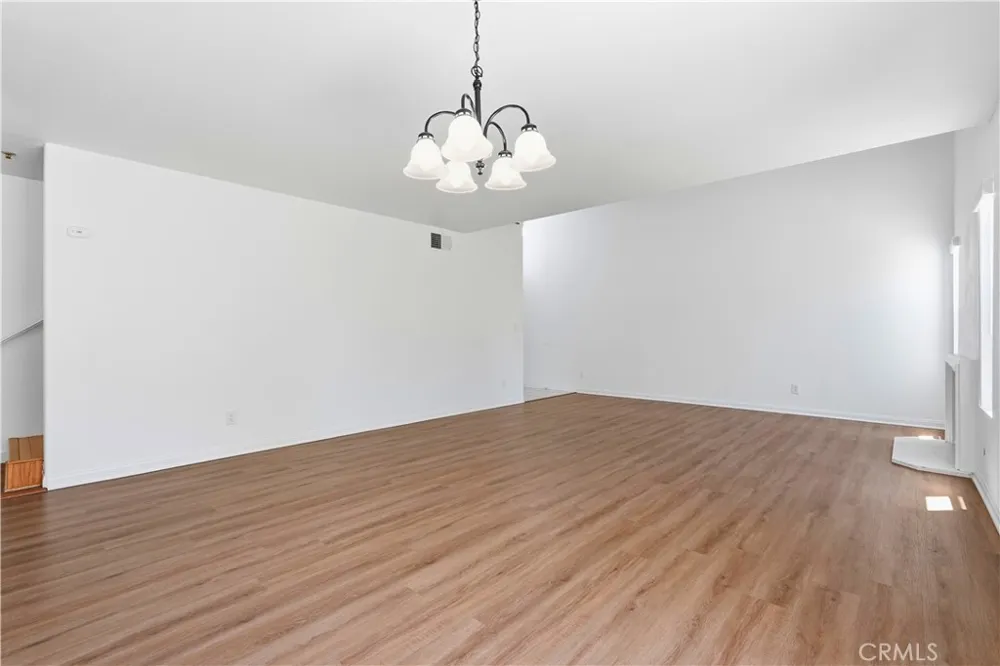 9245 Woodman #11 Arleta, CA 91331