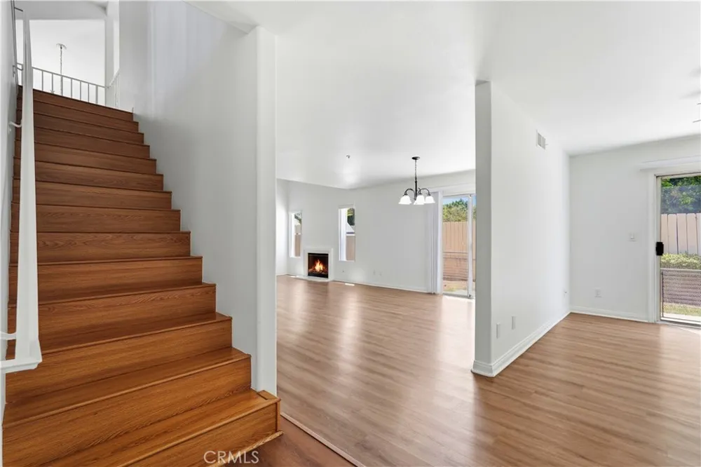 9245 Woodman #11 Arleta, CA 91331