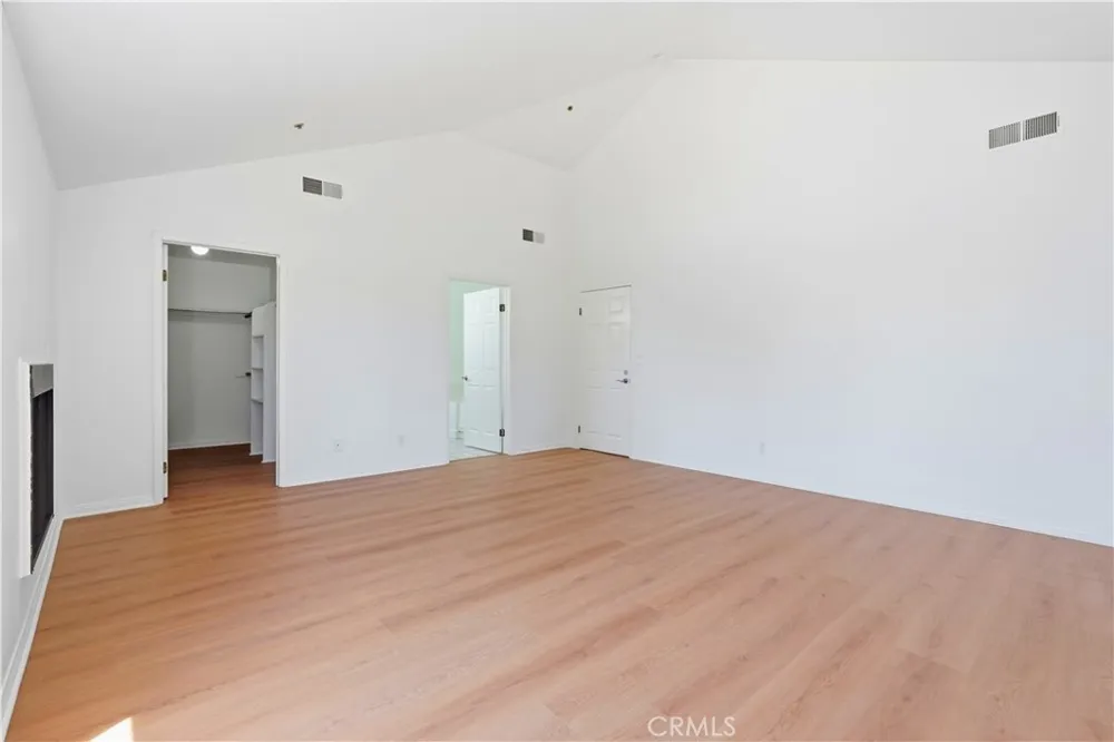 9245 Woodman #11 Arleta, CA 91331