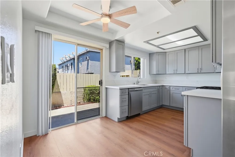 9245 Woodman #11 Arleta, CA 91331