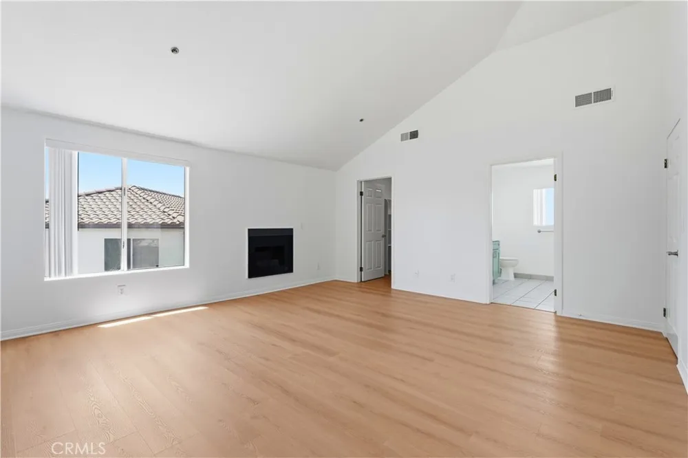 9245 Woodman #11 Arleta, CA 91331