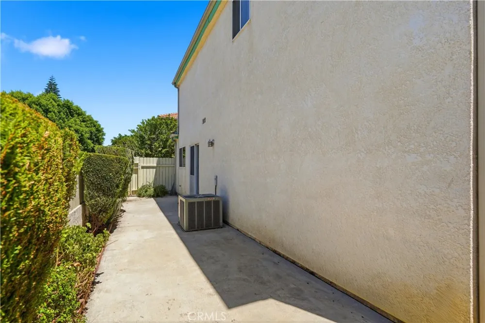 9245 Woodman #11 Arleta, CA 91331