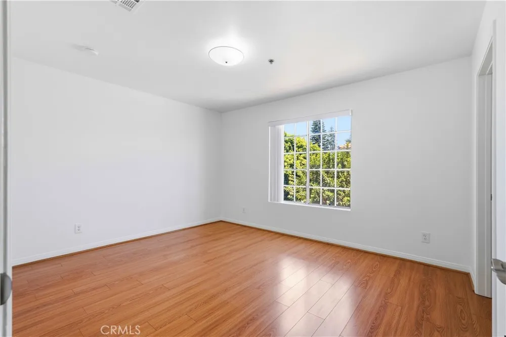 9245 Woodman #11 Arleta, CA 91331