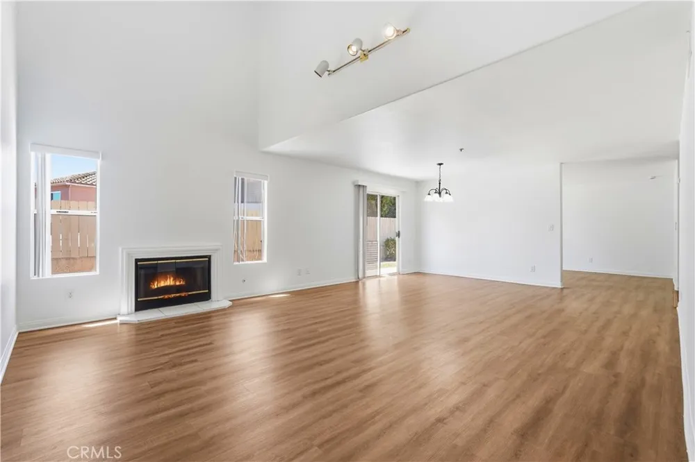 9245 Woodman #11 Arleta, CA 91331