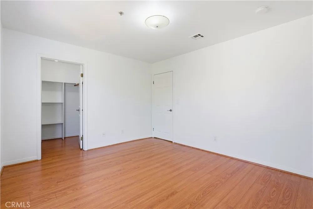9245 Woodman #11 Arleta, CA 91331