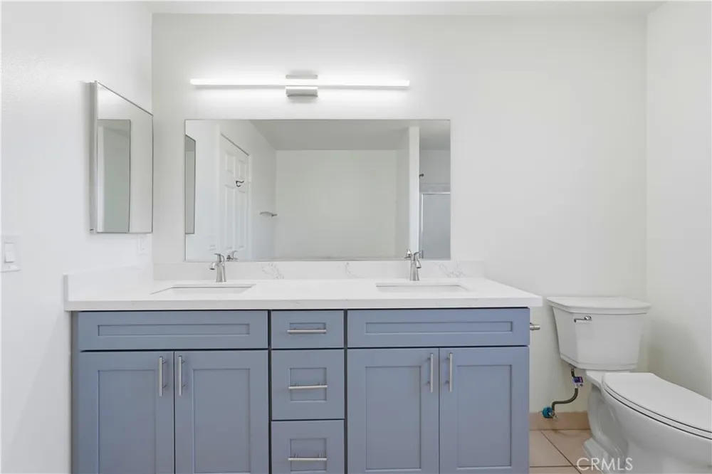 9245 Woodman #11 Arleta, CA 91331