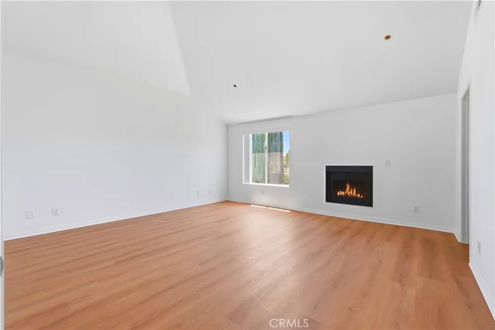 9245 Woodman #11 Arleta, CA 91331