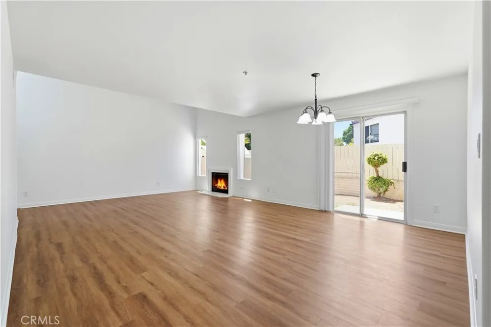 9245 Woodman #11 Arleta, CA 91331