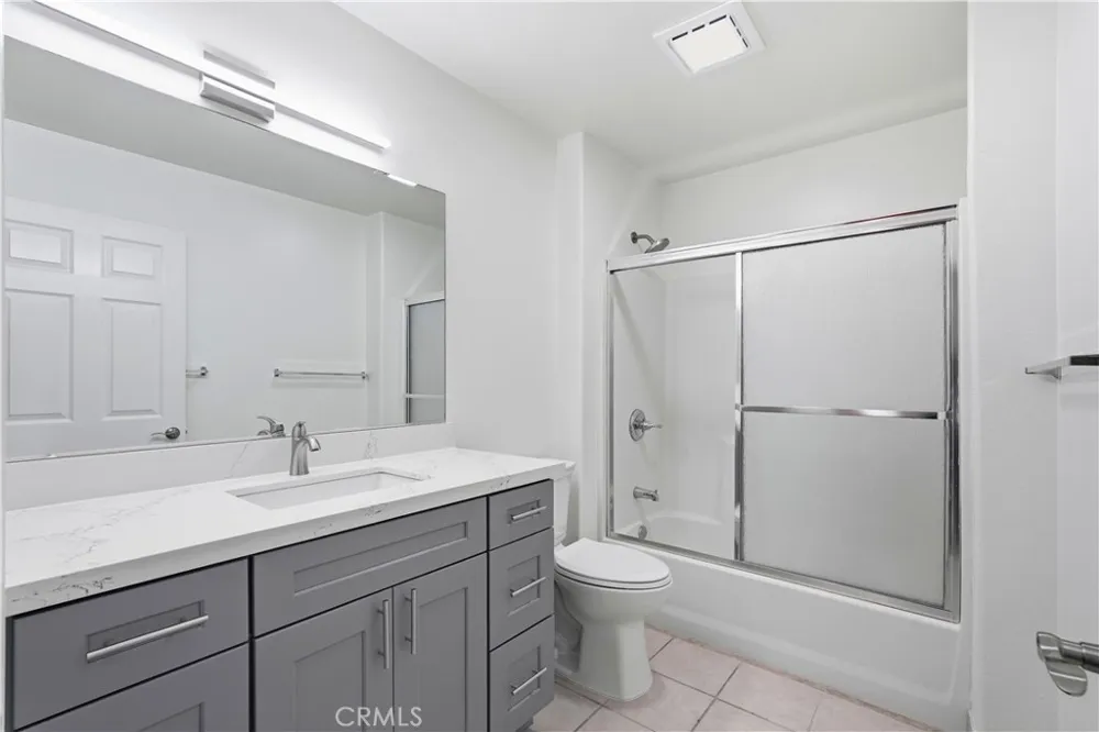 9245 Woodman #11 Arleta, CA 91331