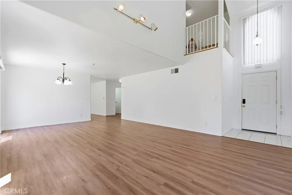 9245 Woodman #11 Arleta, CA 91331