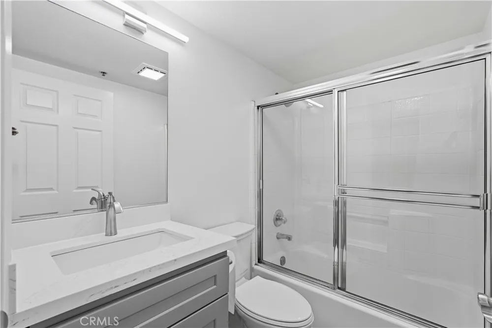 9245 Woodman #11 Arleta, CA 91331