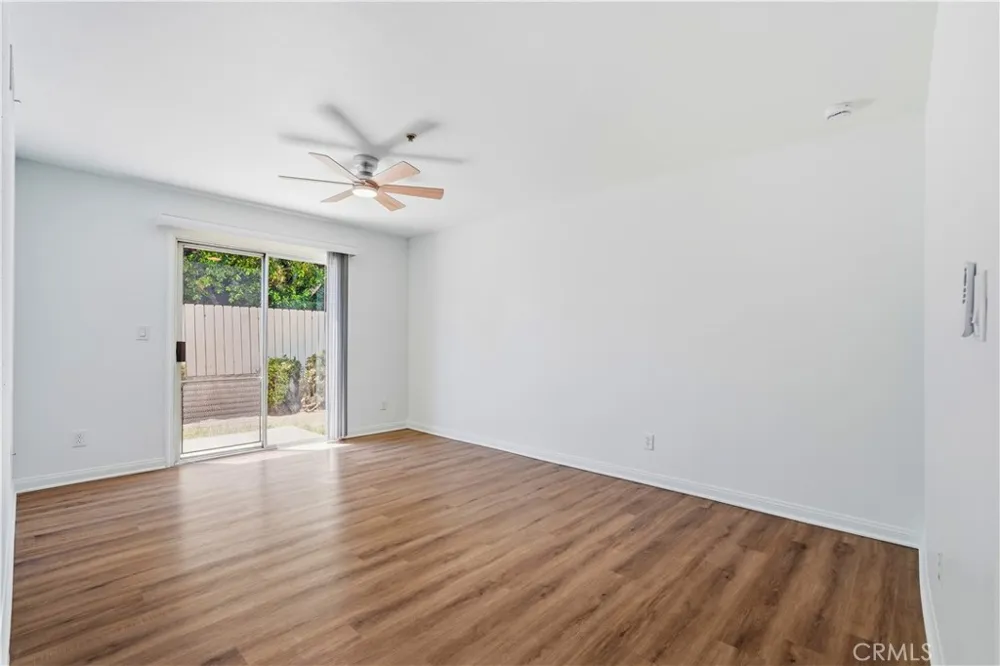 9245 Woodman #11 Arleta, CA 91331