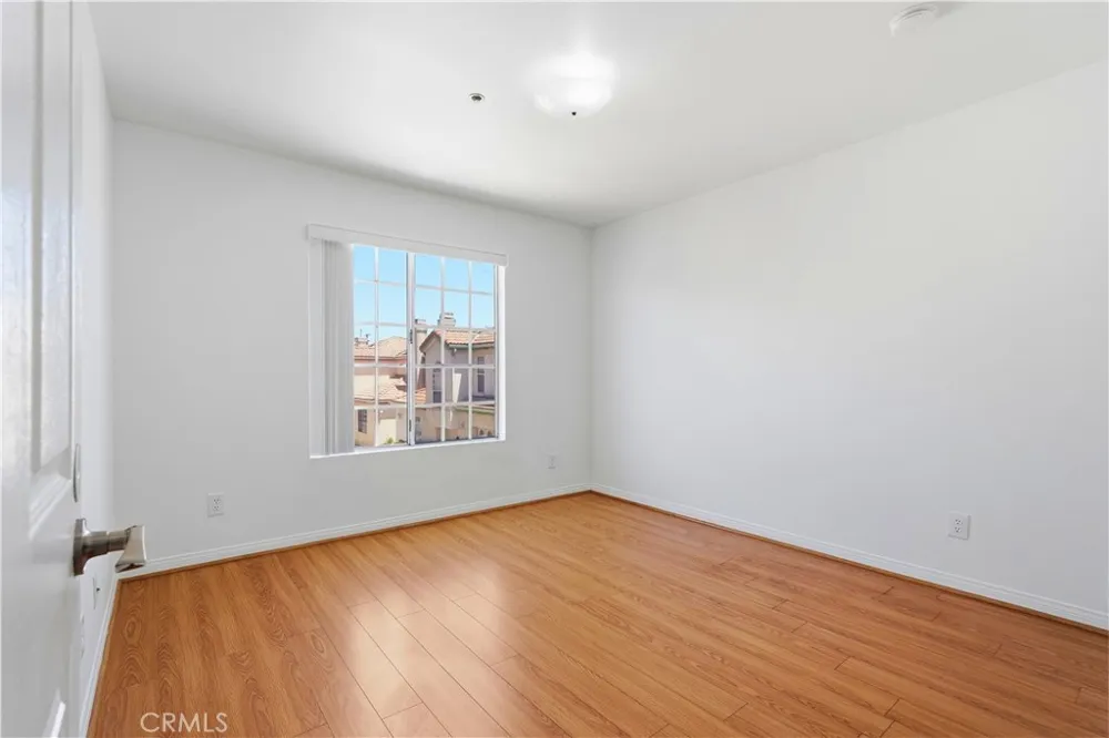 9245 Woodman #11 Arleta, CA 91331