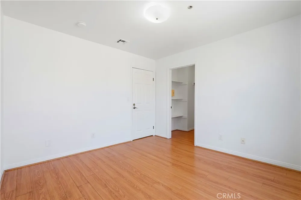 9245 Woodman #11 Arleta, CA 91331